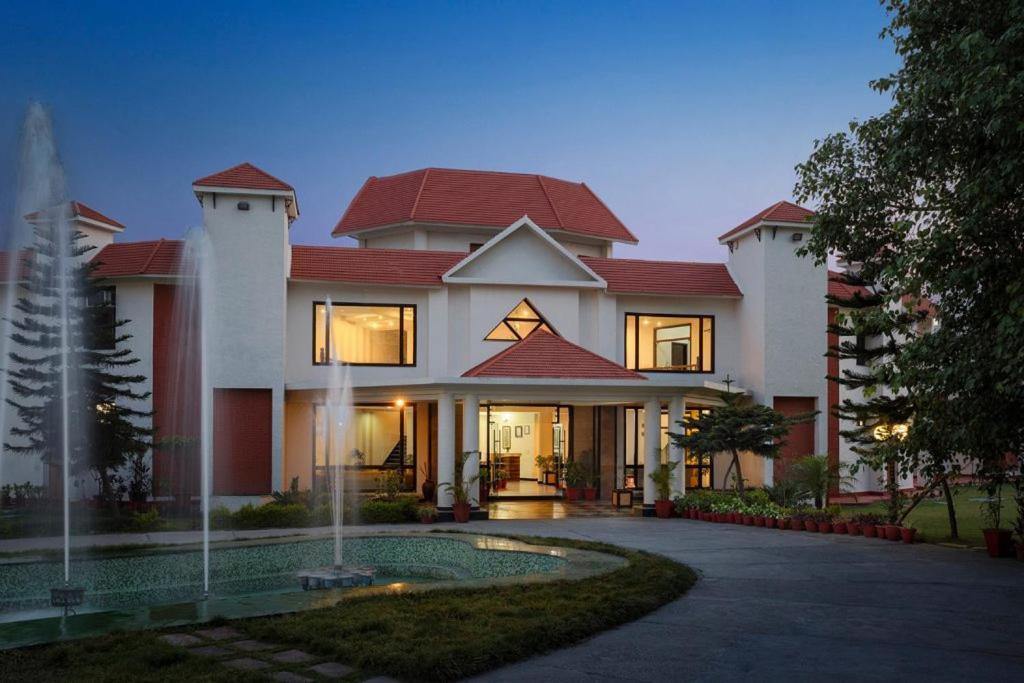 Naturoville Wellness Resort Rishikesh - Surrounded By Nature, Rooted In Wellness Doiwāla Exteriör bild