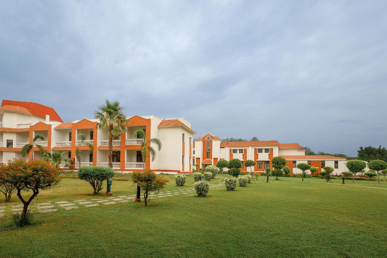 Naturoville Wellness Resort Rishikesh - Surrounded By Nature, Rooted In Wellness Doiwāla Exteriör bild